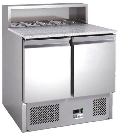 Table à pizzas réfrigérée 2 portes plan de travail granit avec saladette 5 bacs GN 1/6 température +2/+8°C Table à pizzas réfrigérée 2 portes plan de travail granit avec saladette 5 bacs GN 1/6 température +2/+8°C