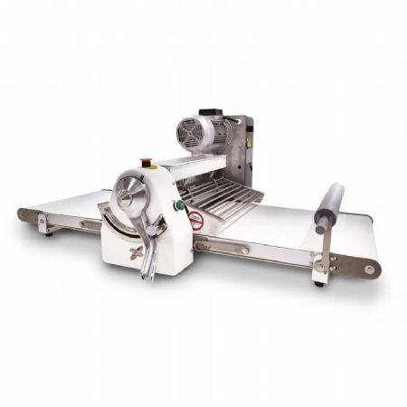 Laminoir pour boulangerie à poser de largeur 520 mm longueur 2 x 670 mm Laminoir pour boulangerie à poser de largeur 520 mm longueur 2 x 670 mm