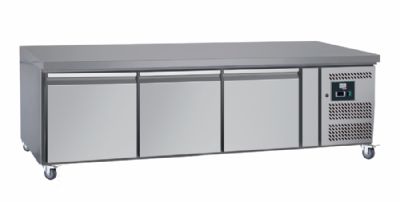 Soubassement réfrigéré positif -2/+8°c avec 3 portes gn 1/1 - 317 litres Soubassement réfrigéré positif -2/+8°c avec 3 portes gn 1/1 - 317 litres