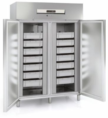 Armoire  casiers positive inox avec 2 portes pleines isolation 75 mm - 1404 litres