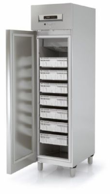 Armoire  casiers positive inox avec 1 porte pleine et 7 bacs isolation 75 mm - 409 litres