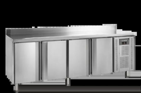 Table rfrigre de comptoir professionnelle en inox 4 portes avec dosseret GN 1/1