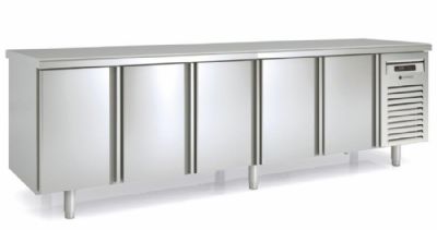 Table inox traversante positive avec 5+5 portes pleines GN 1/1 - 2695x780x850 mm