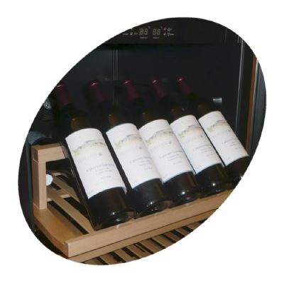 Cave  vin professionnelle avec une porte vitre et 15 tagres en bois - 168 bouteilles